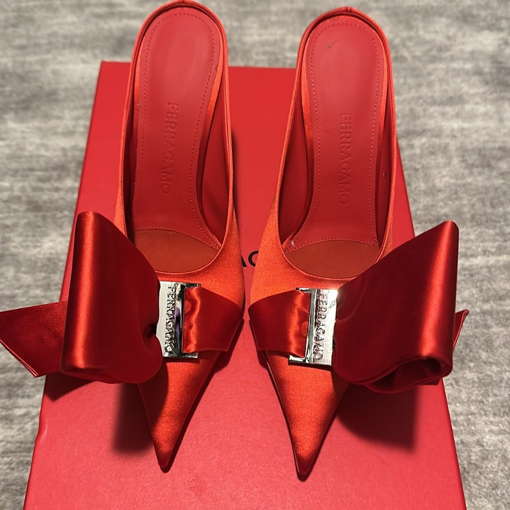 BRAND NEW never worn Ferragamo satin mules, size 6 1/2! - Picture 2 of 11
